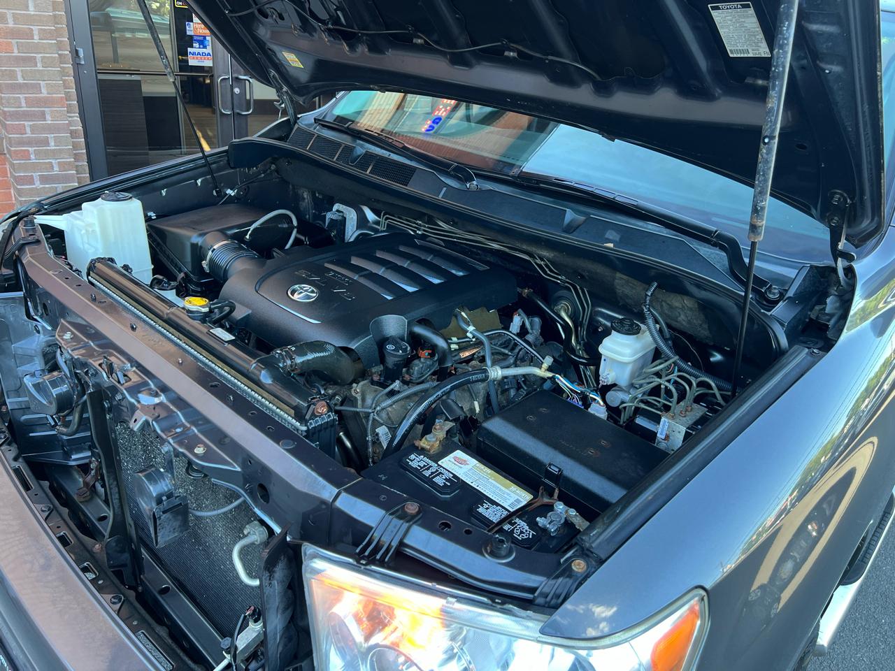 Toyota Tundra Tundra-Grade 5.7L Double Cab 4WD 2011