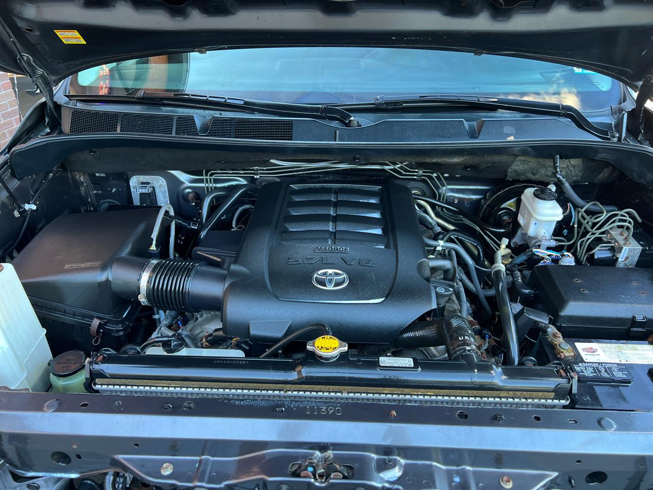 Toyota Tundra Tundra-Grade 5.7L Double Cab 4WD 2011