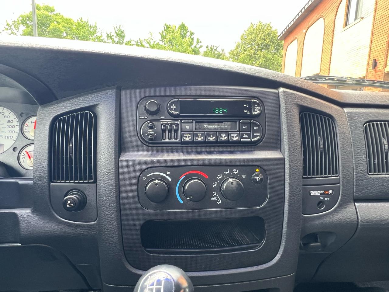 Dodge Ram 1500 SLT Plus Short Bed 2WD 2002