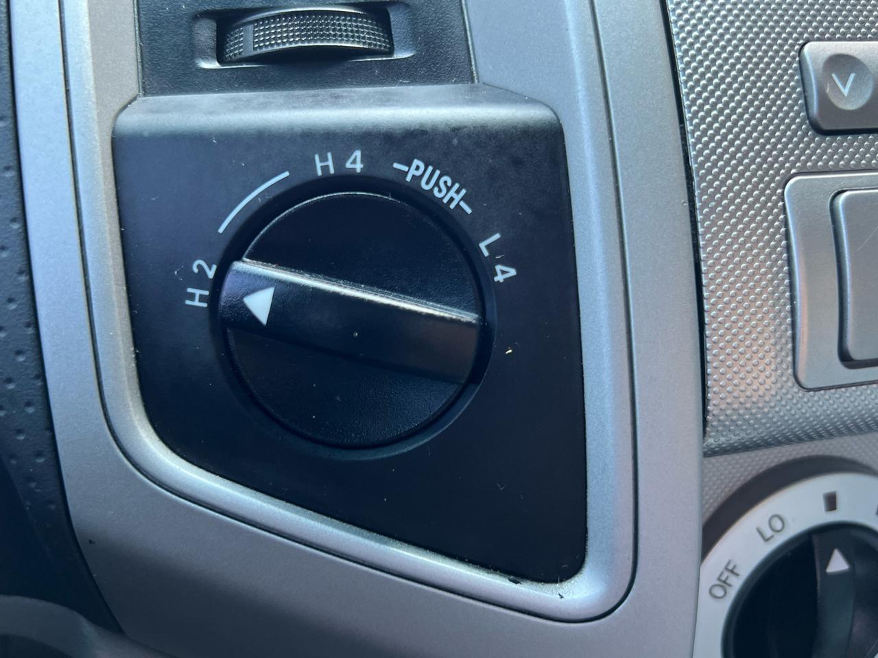 Toyota Tacoma Double Cab V6 4WD 2006