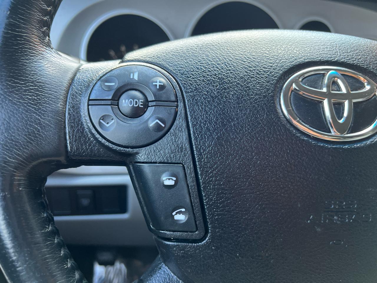 Toyota Tundra Limited Double Cab 5.7L 4WD 2008