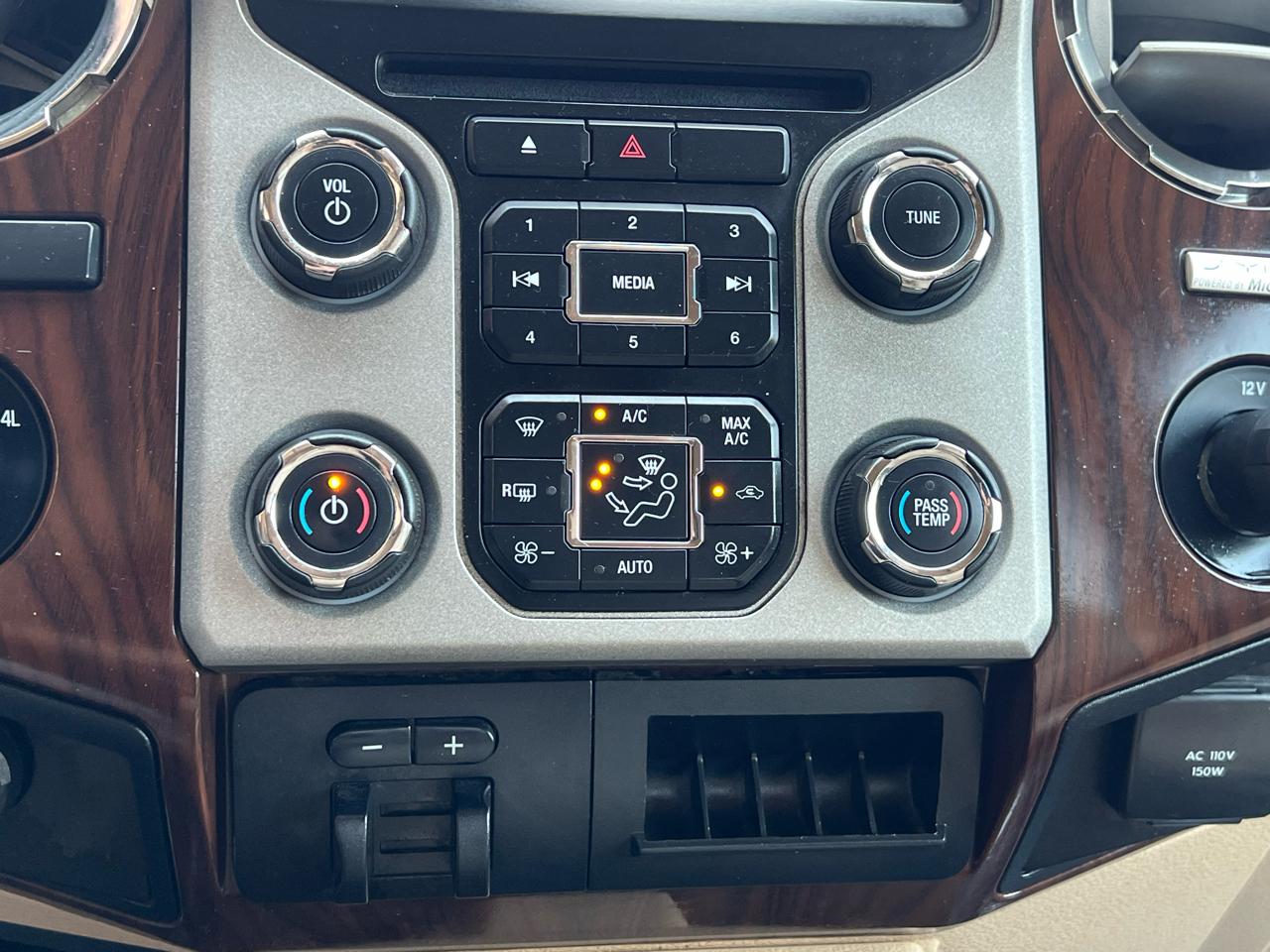 Ford F-250 SD Lariat Crew Cab Short Bed 4WD 2015