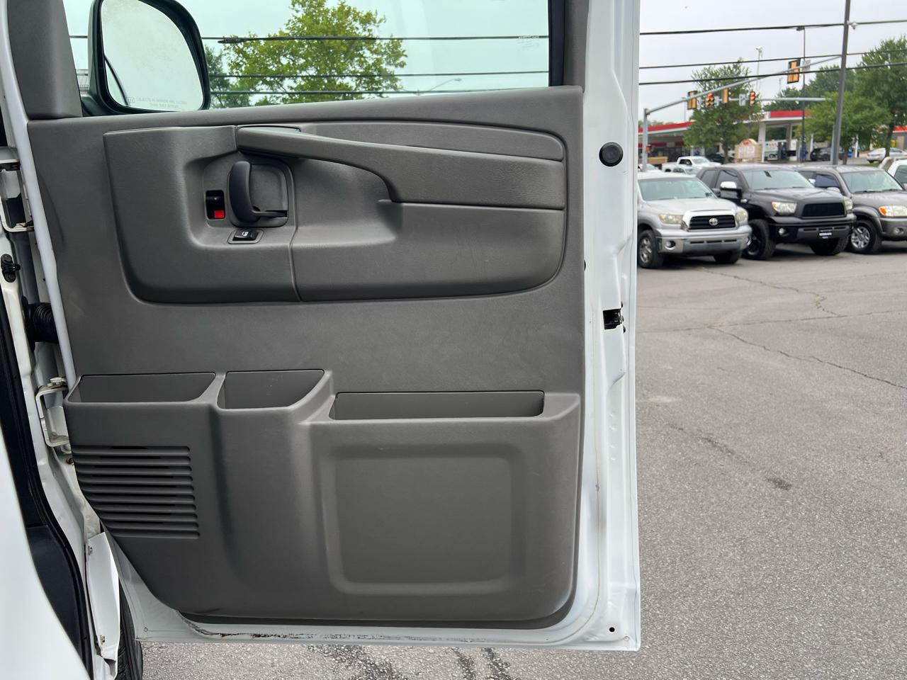 GMC Savana G3500 Extended Cargo 2009