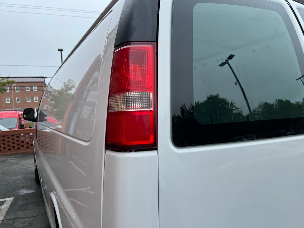 GMC Savana G3500 Extended Cargo 2009
