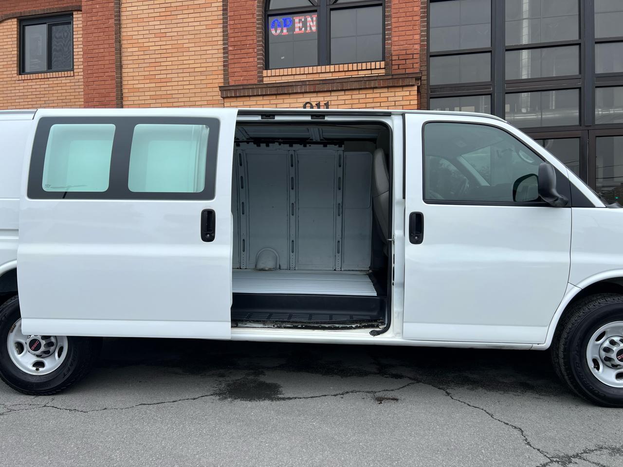 GMC Savana G3500 Extended Cargo 2009