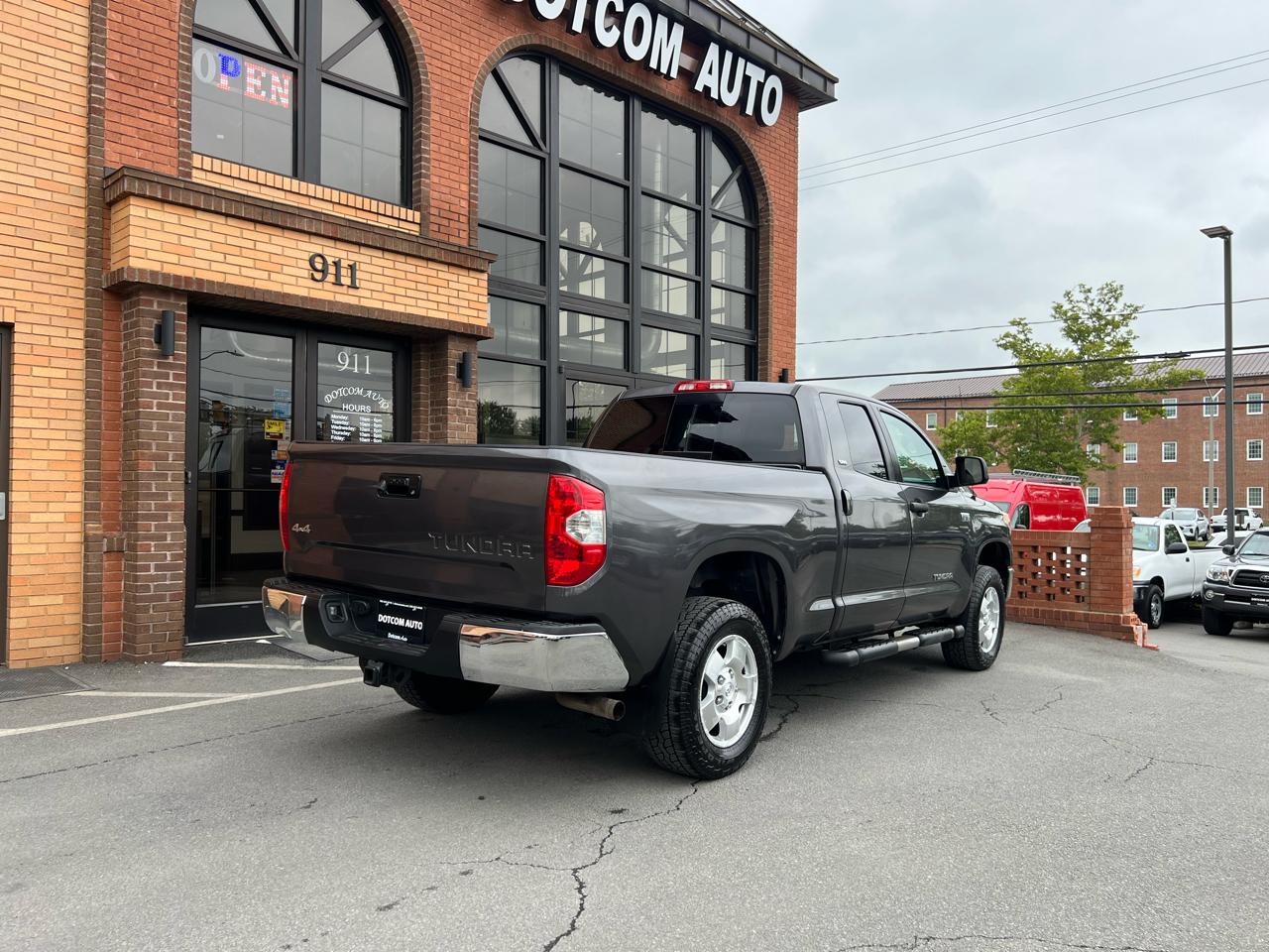 Toyota Tundra SR5 5.7L V8 Double Cab 4WD 2014