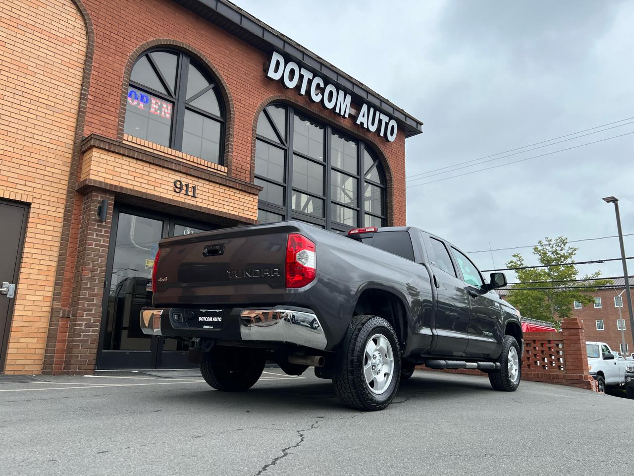 Toyota Tundra SR5 5.7L V8 Double Cab 4WD 2014