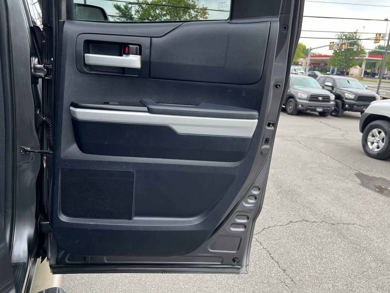 Toyota Tundra SR5 5.7L V8 Double Cab 4WD 2014