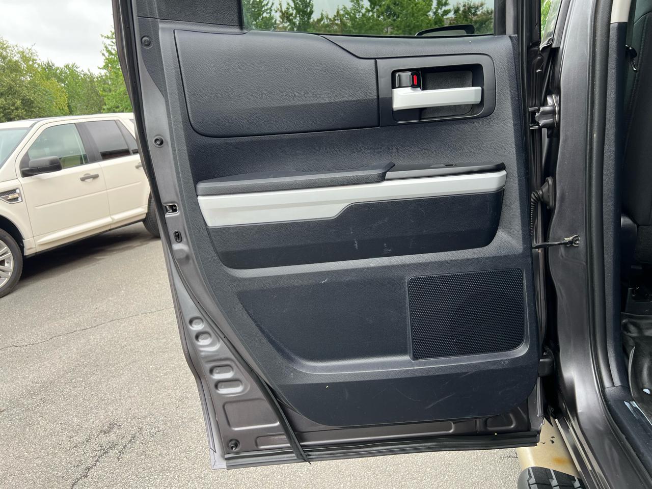 Toyota Tundra SR5 5.7L V8 Double Cab 4WD 2014