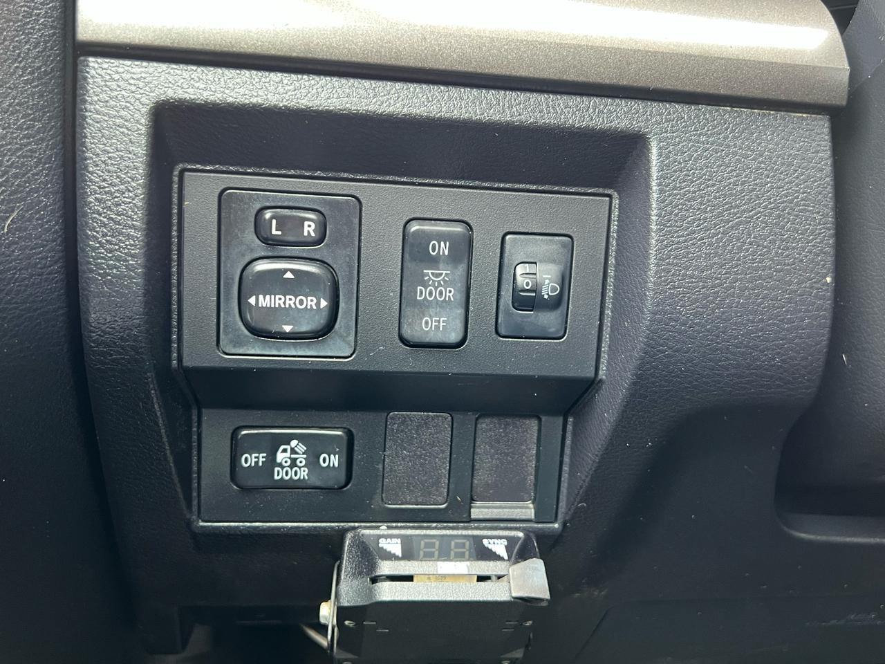 Toyota Tundra SR5 5.7L V8 Double Cab 4WD 2014