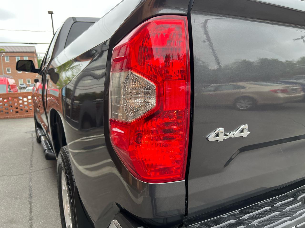 Toyota Tundra SR5 5.7L V8 Double Cab 4WD 2014