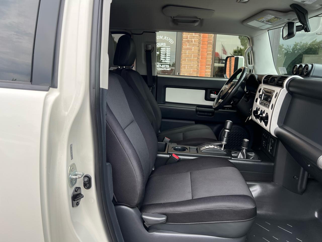 Toyota FJ Cruiser 4WD MT 2013