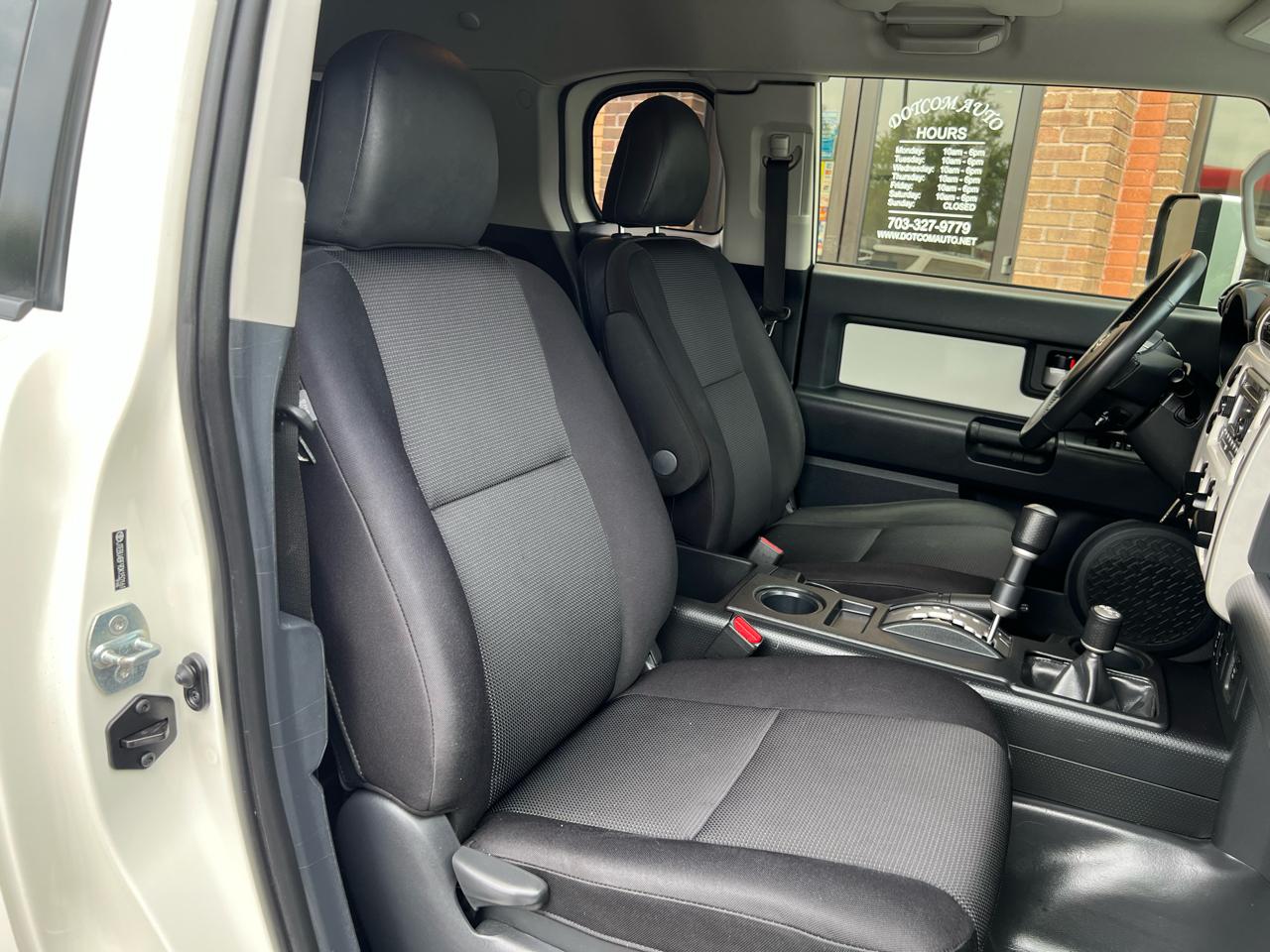 Toyota FJ Cruiser 4WD MT 2013