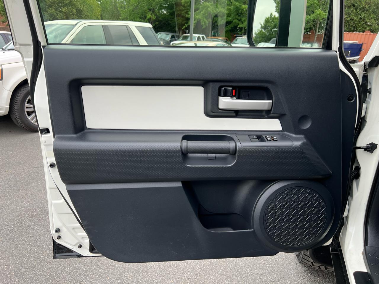Toyota FJ Cruiser 4WD MT 2013