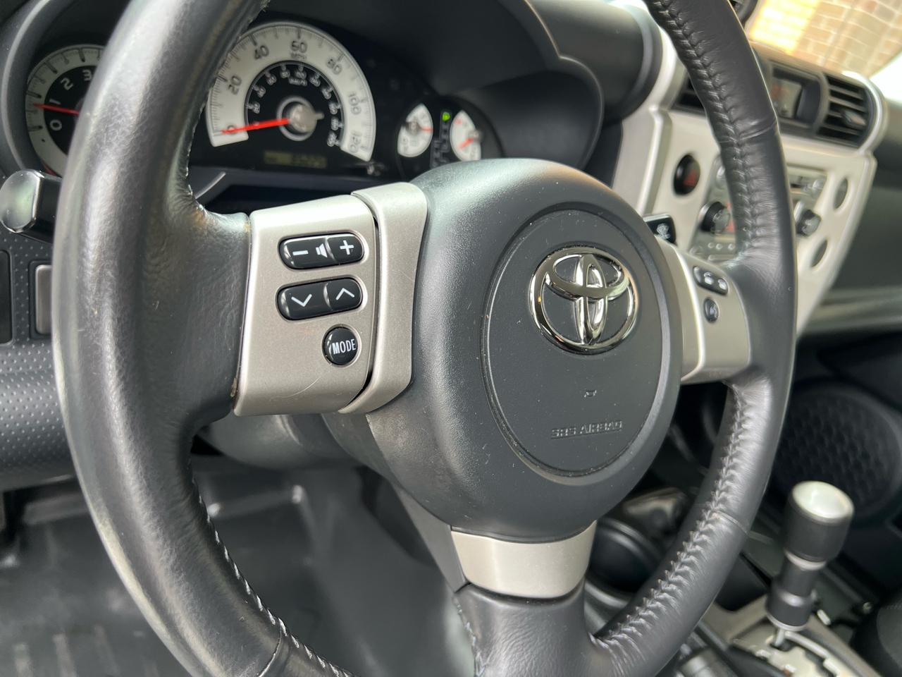 Toyota FJ Cruiser 4WD MT 2013