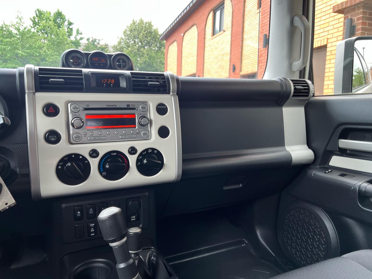 Toyota FJ Cruiser 4WD MT 2013