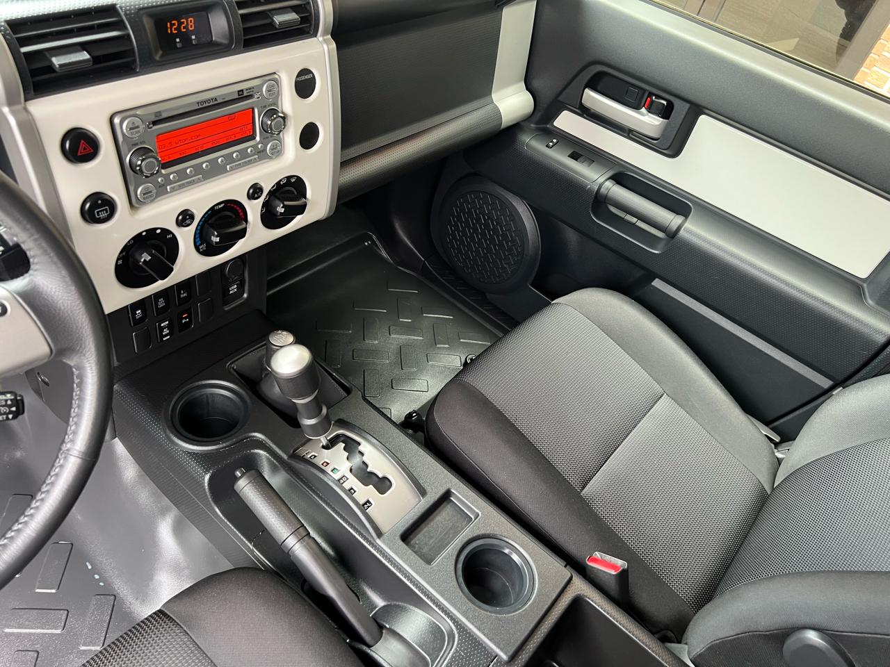 Toyota FJ Cruiser 4WD MT 2013