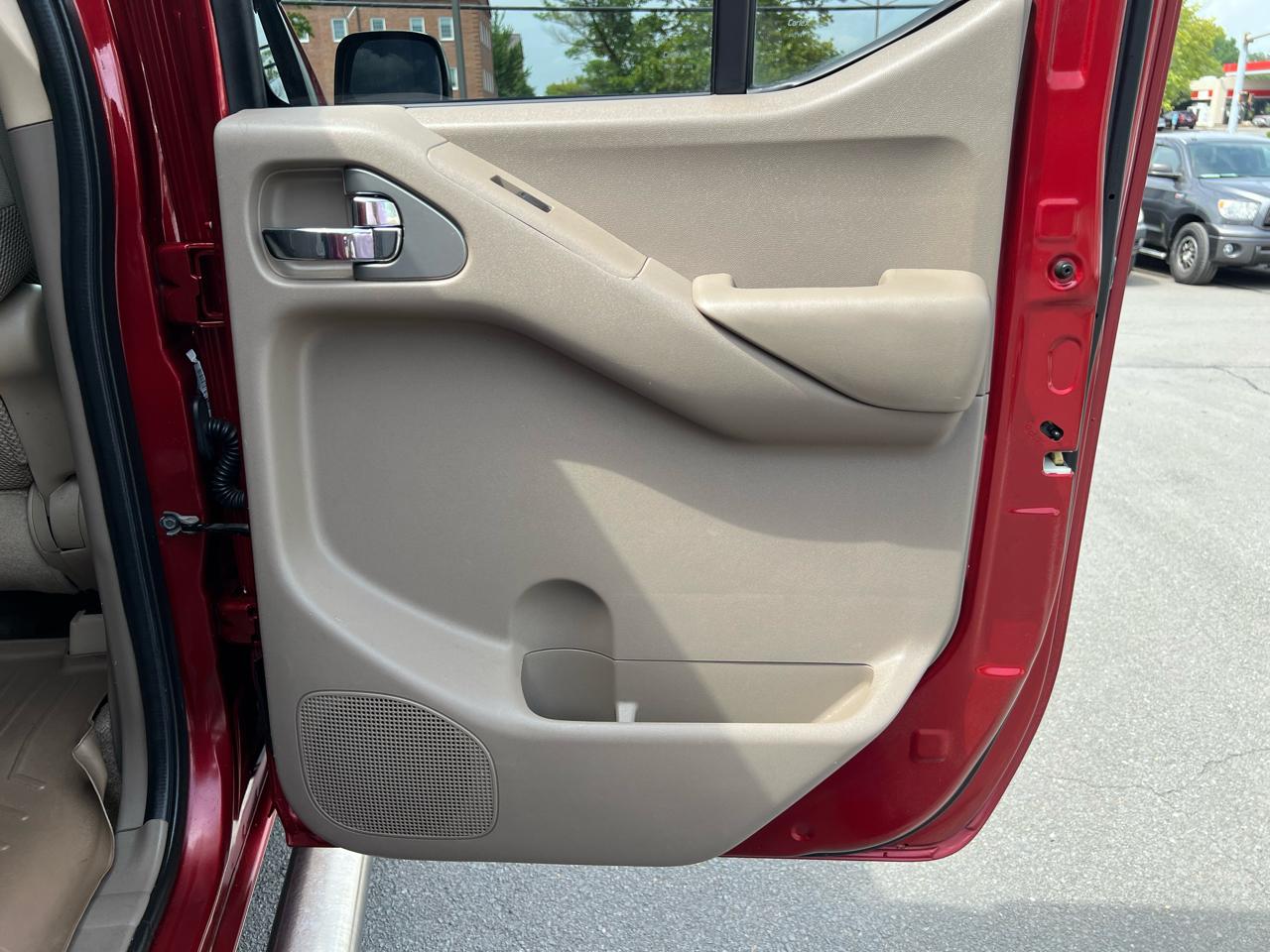 Nissan Frontier SL Crew Cab 4WD 2013
