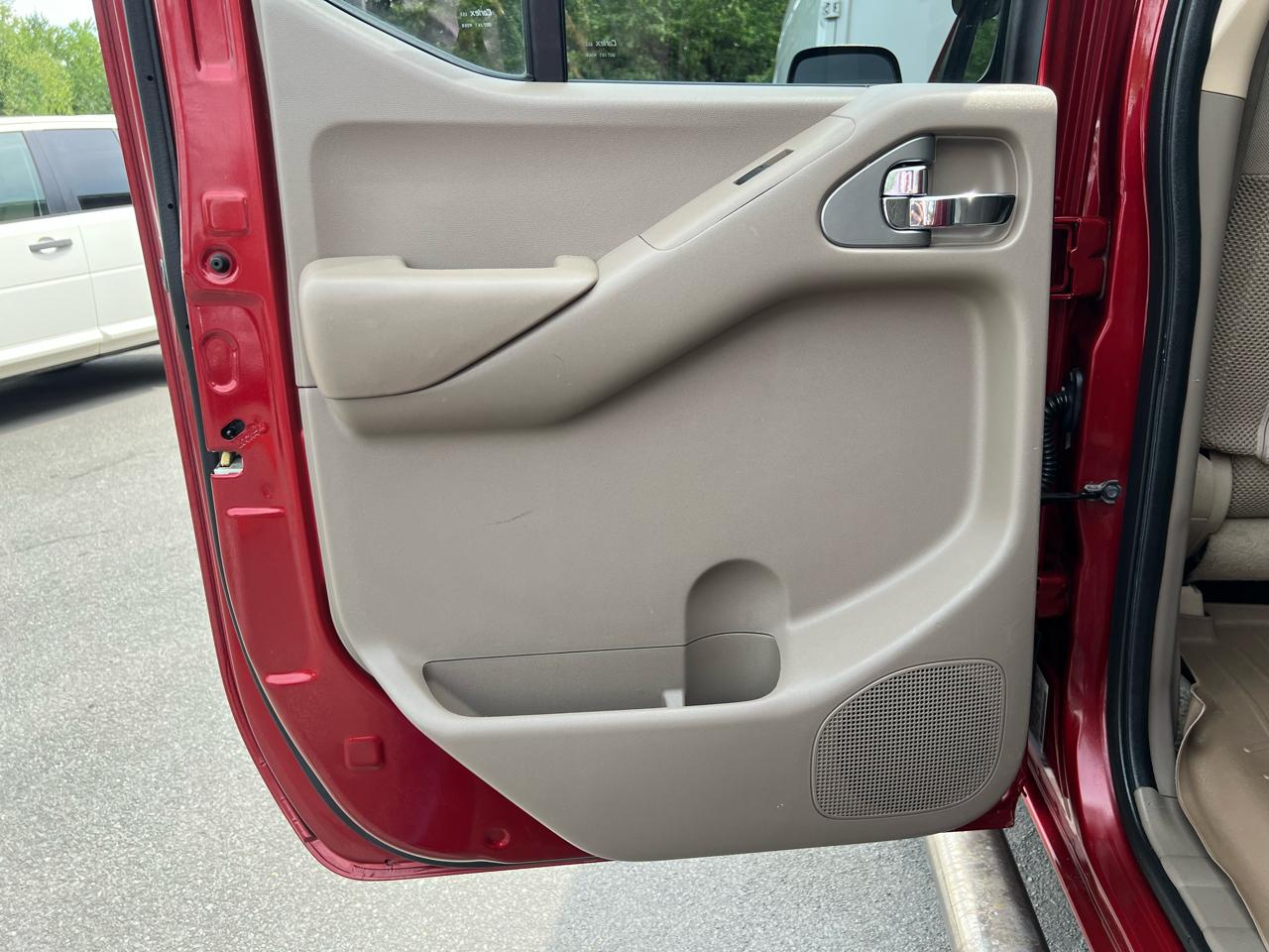 Nissan Frontier SL Crew Cab 4WD 2013