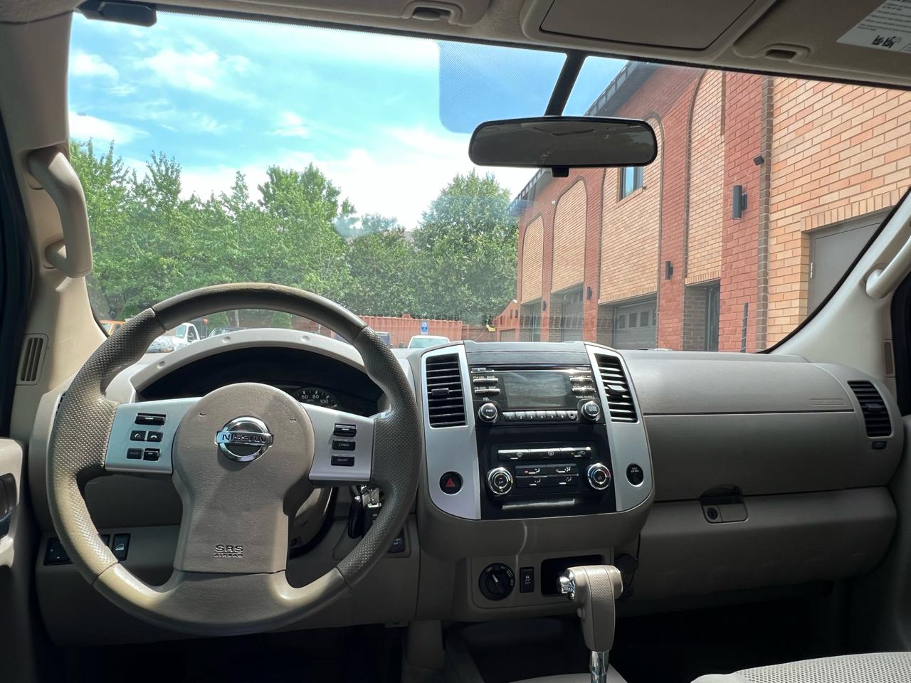 Nissan Frontier SL Crew Cab 4WD 2013