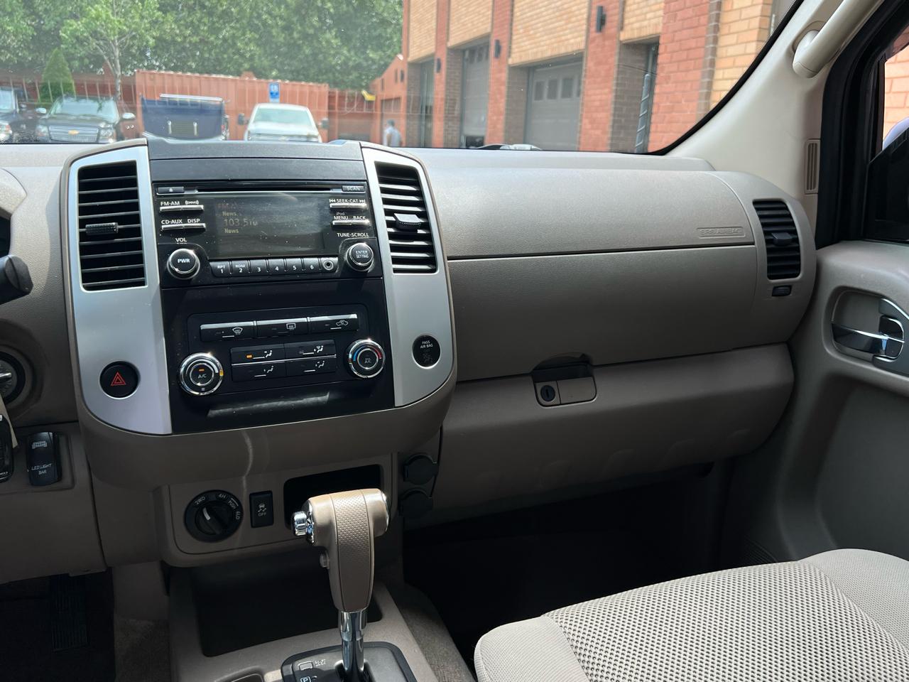 Nissan Frontier SL Crew Cab 4WD 2013