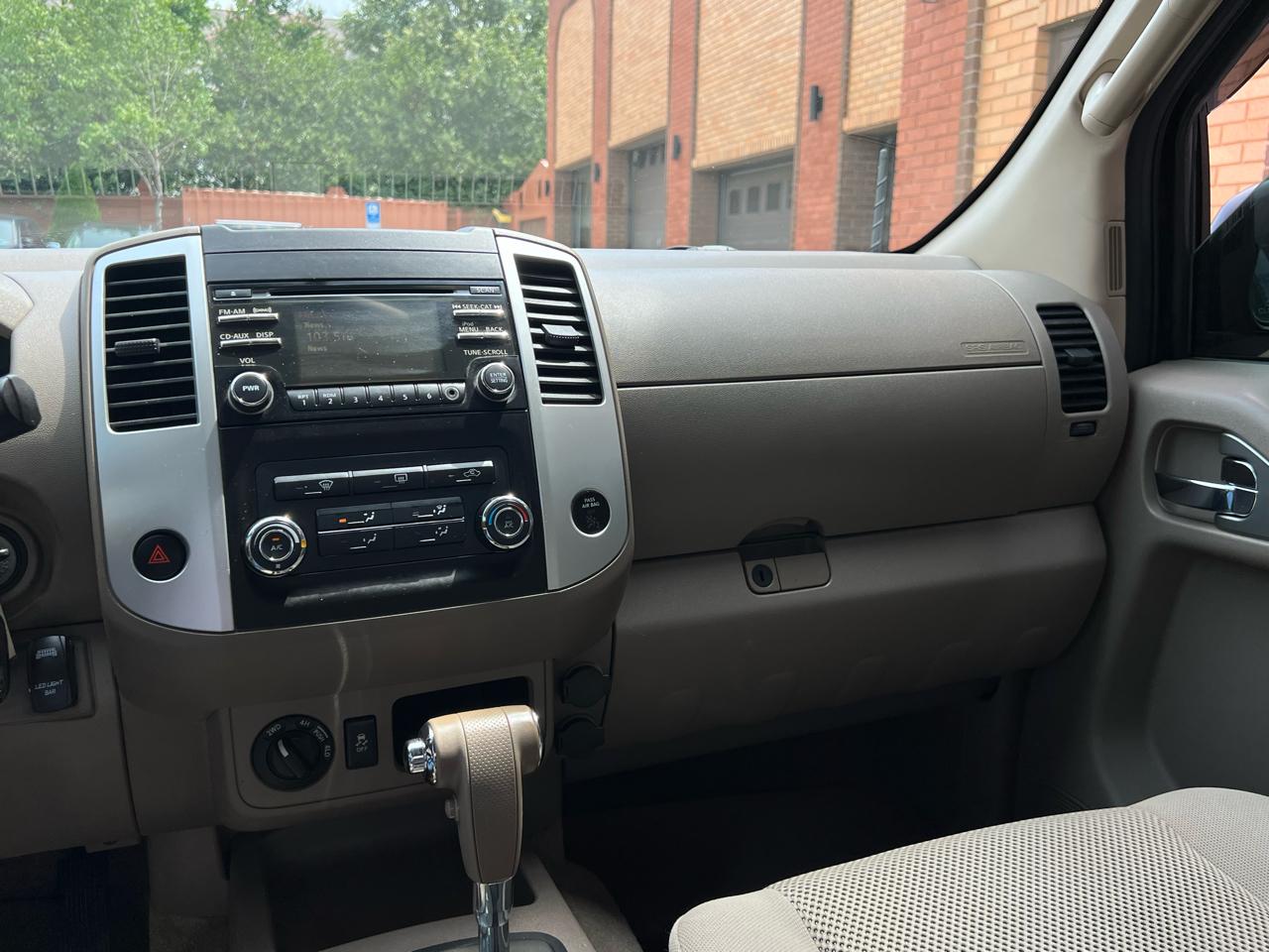 Nissan Frontier SL Crew Cab 4WD 2013