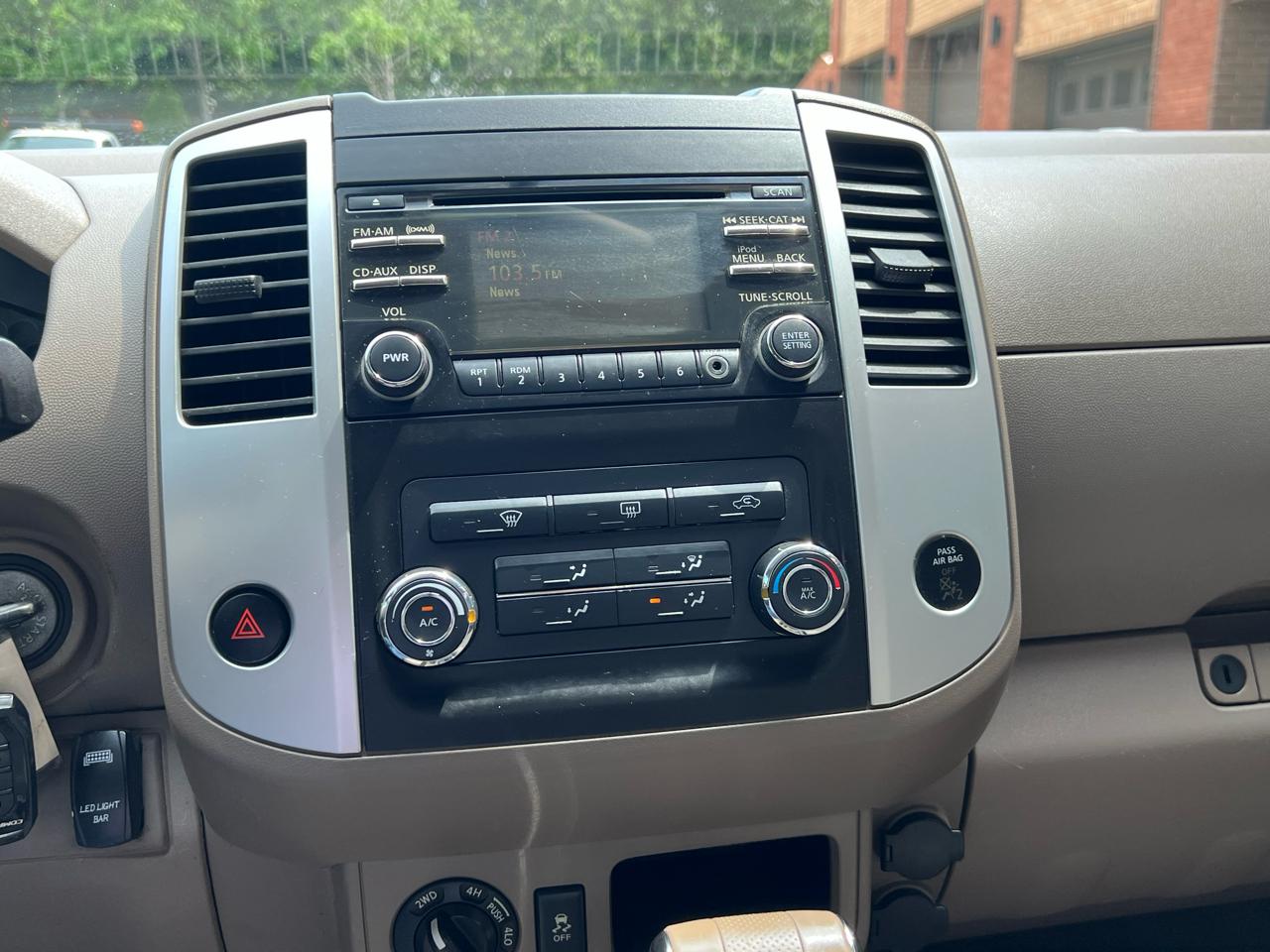 Nissan Frontier SL Crew Cab 4WD 2013