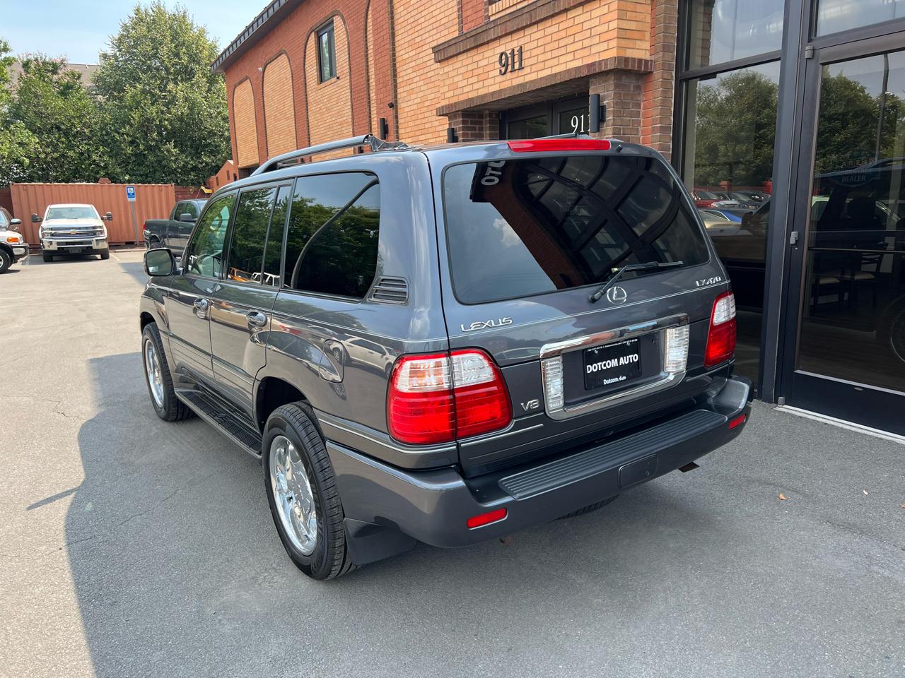 Lexus LX 470 Sport Utility 2005