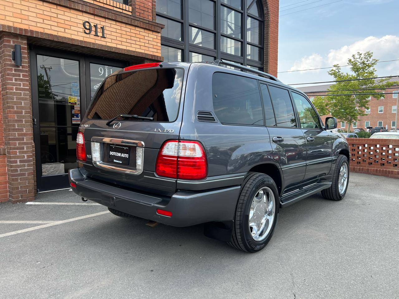 Lexus LX 470 Sport Utility 2005