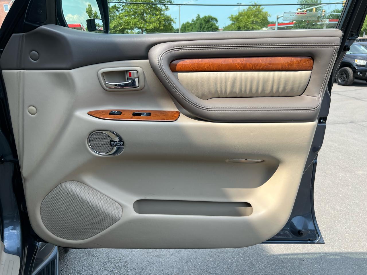 Lexus LX 470 Sport Utility 2005