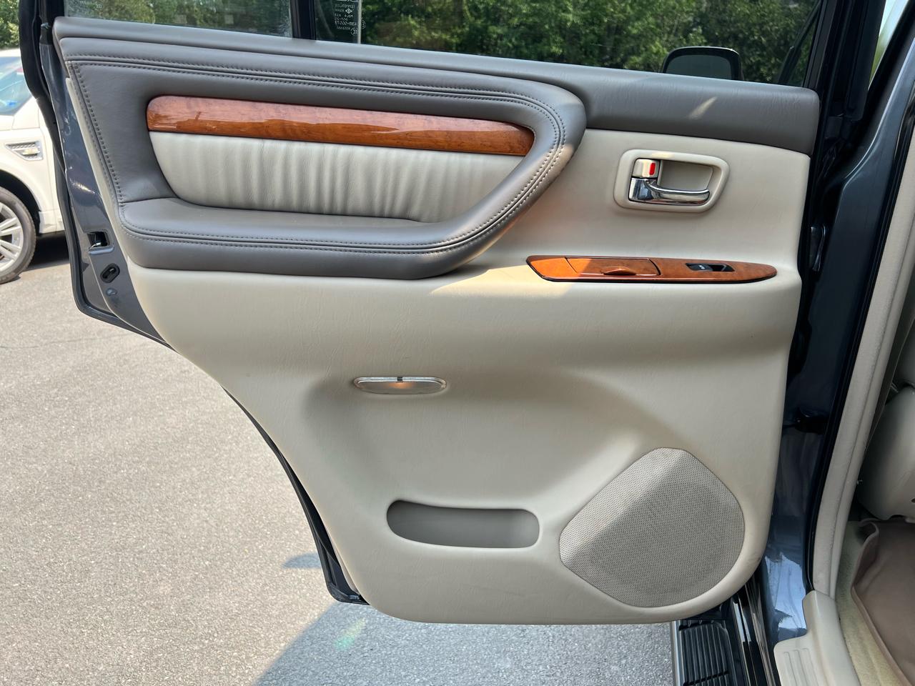 Lexus LX 470 Sport Utility 2005