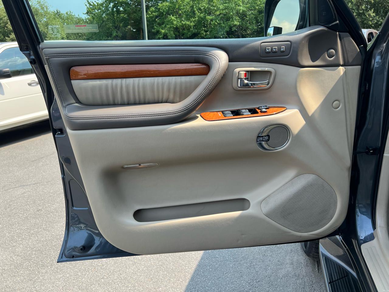 Lexus LX 470 Sport Utility 2005