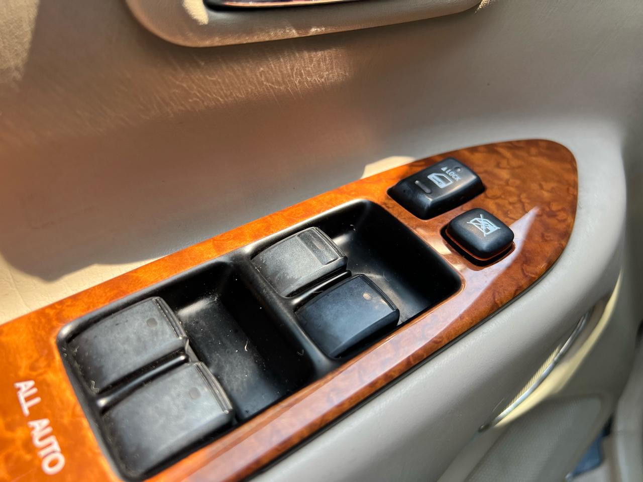 Lexus LX 470 Sport Utility 2005