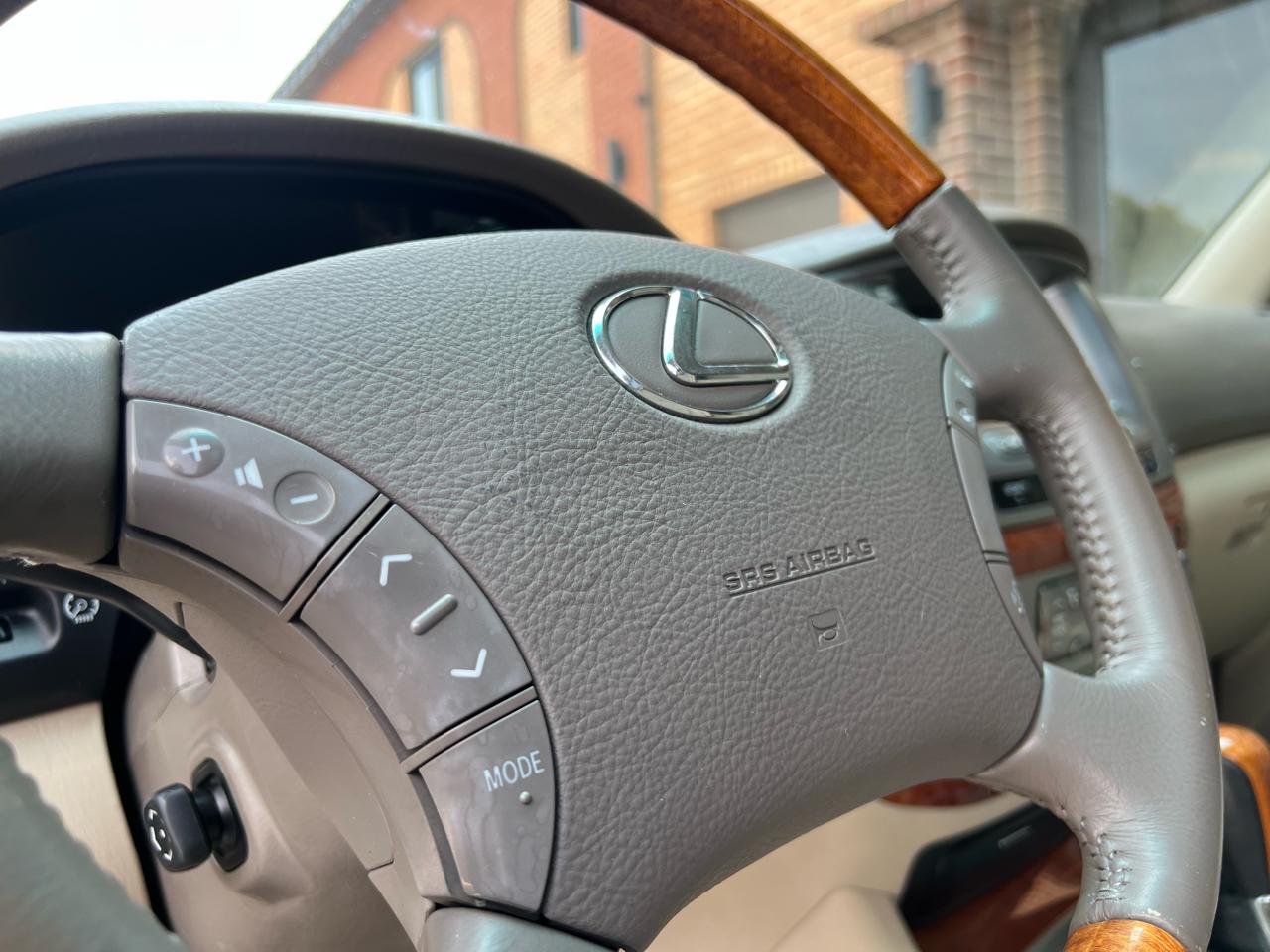 Lexus LX 470 Sport Utility 2005