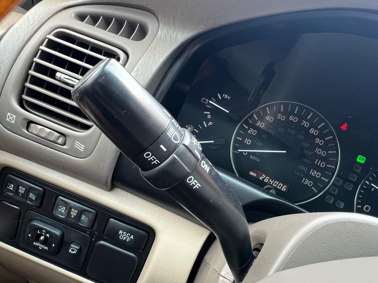 Lexus LX 470 Sport Utility 2005
