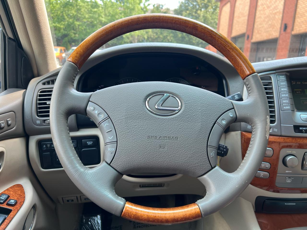 Lexus LX 470 Sport Utility 2005
