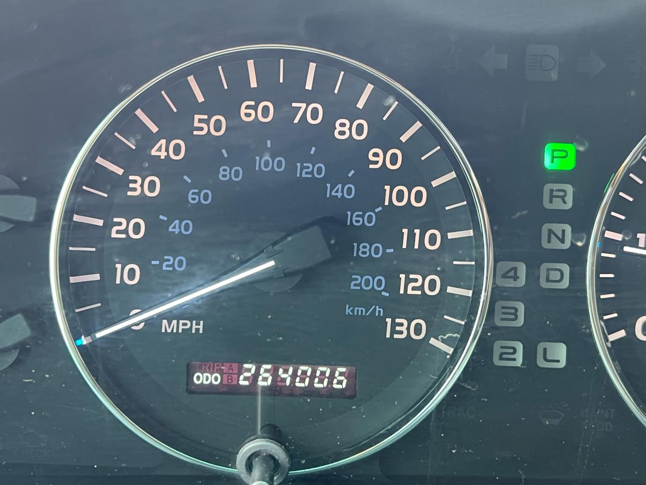 Lexus LX 470 Sport Utility 2005