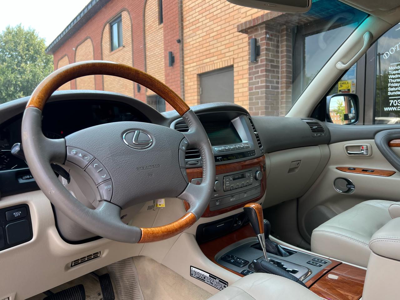 Lexus LX 470 Sport Utility 2005