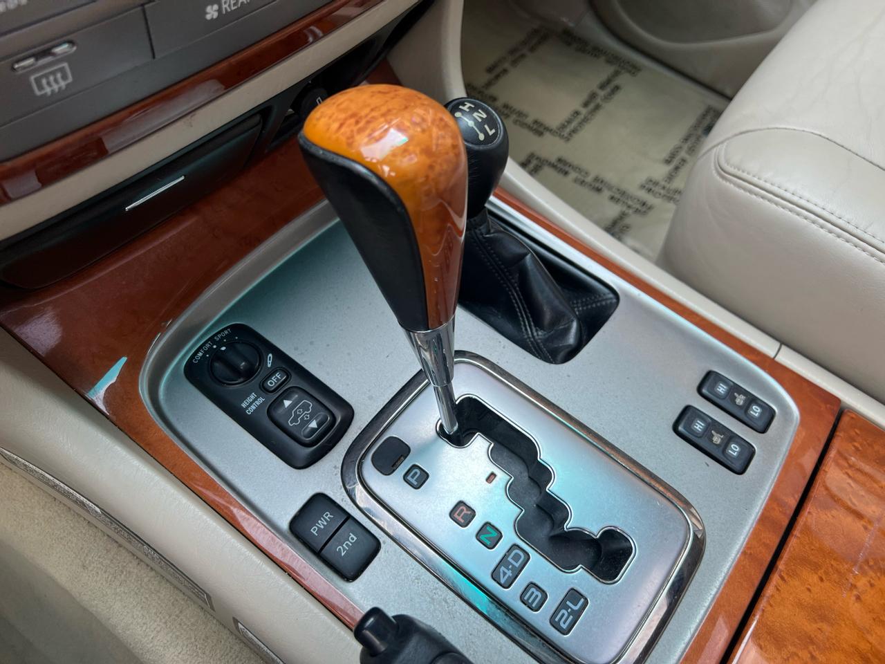 Lexus LX 470 Sport Utility 2005
