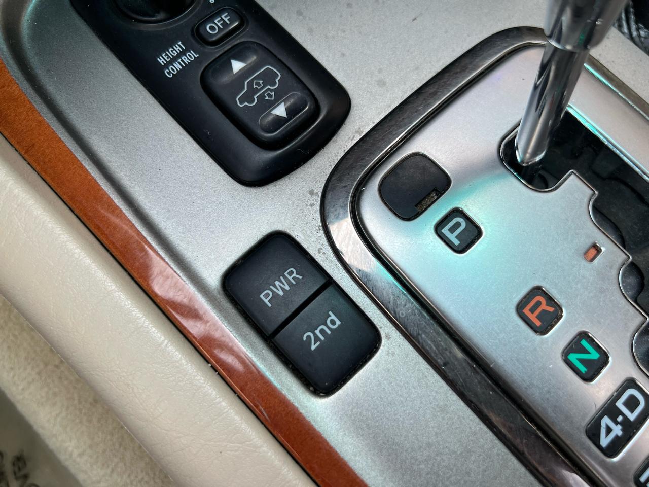 Lexus LX 470 Sport Utility 2005