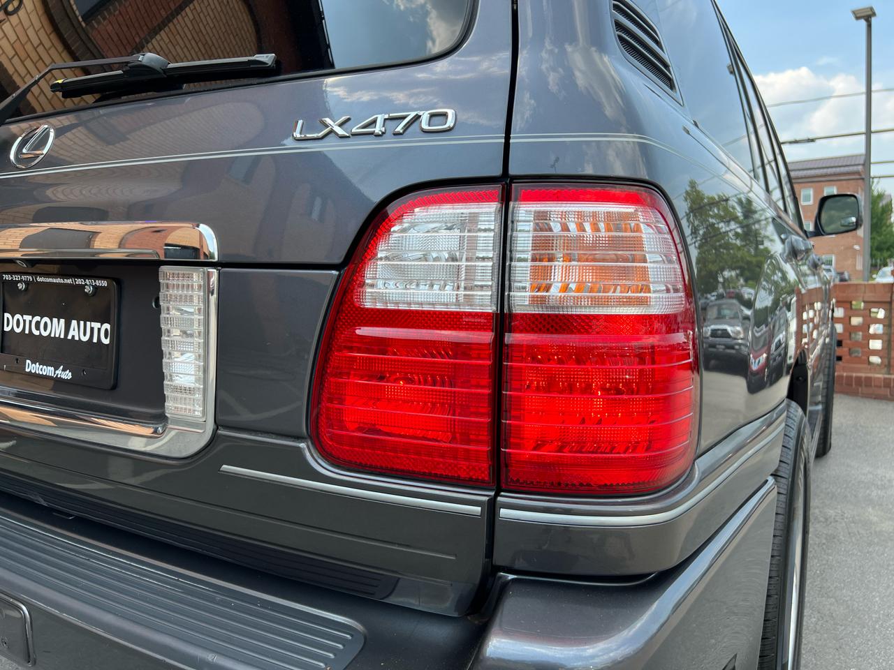 Lexus LX 470 Sport Utility 2005
