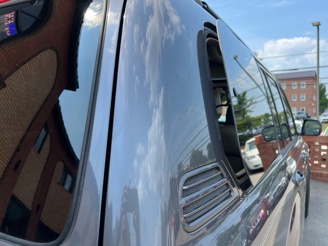 Lexus LX 470 Sport Utility 2005