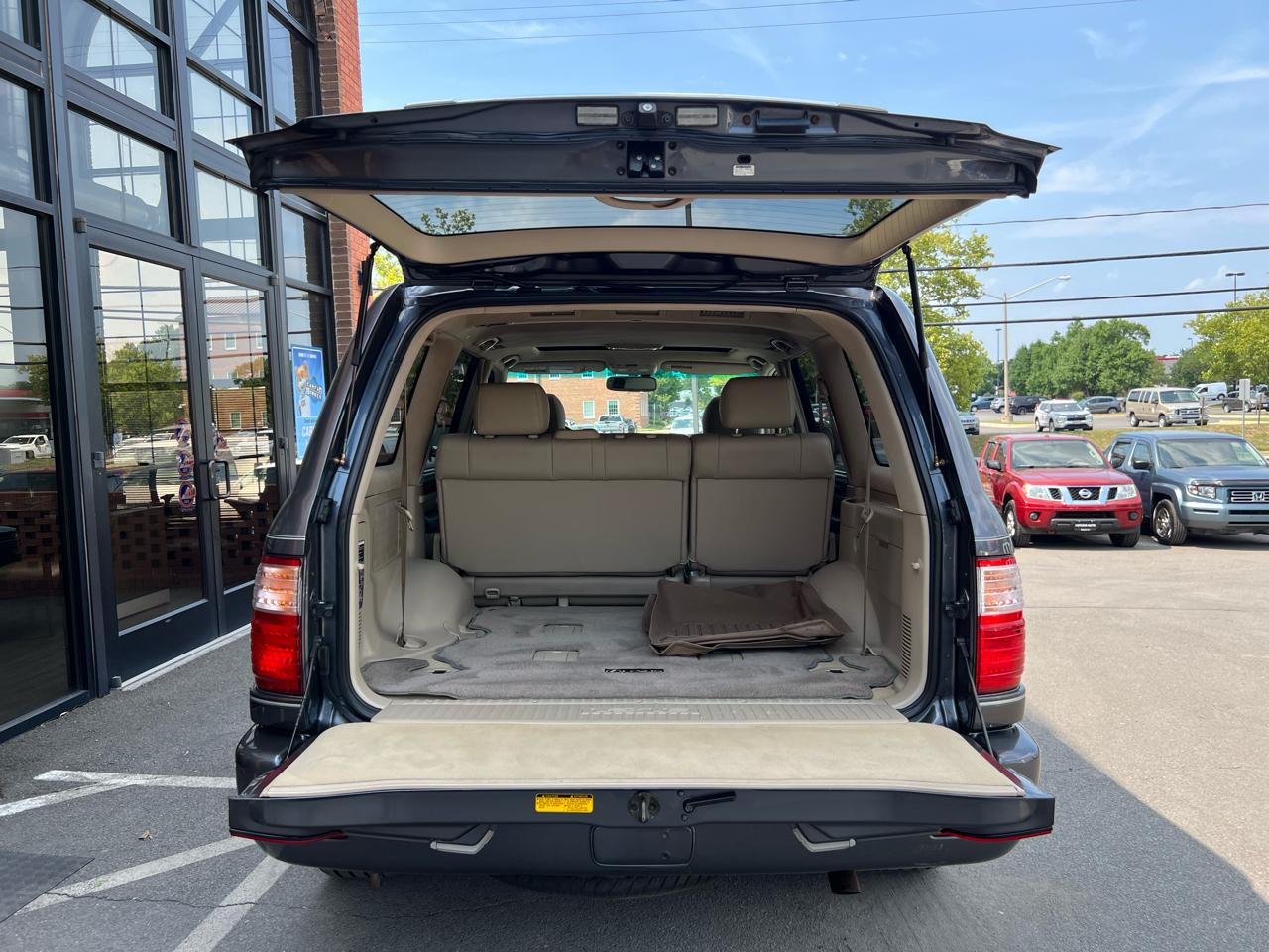 Lexus LX 470 Sport Utility 2005
