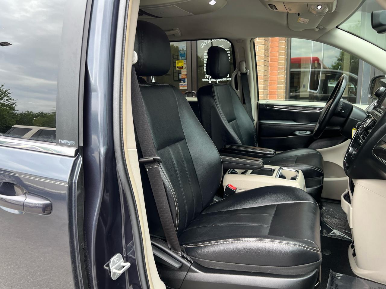 Chrysler Town & Country Touring 2014