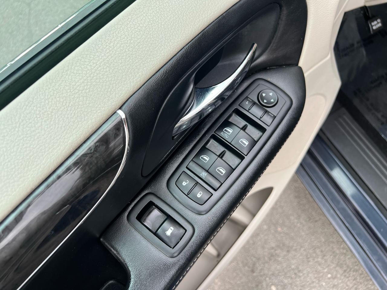 Chrysler Town & Country Touring 2014