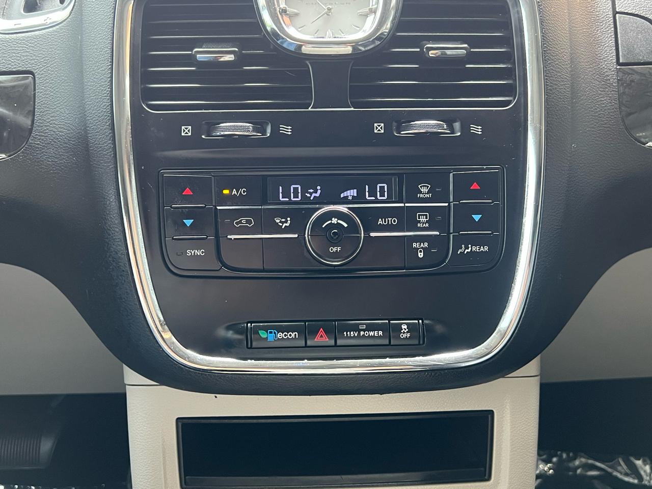Chrysler Town & Country Touring 2014