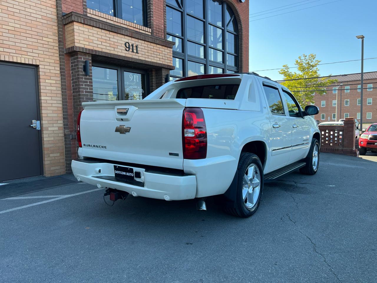 Chevrolet Avalanche LTZ 4WD 2011