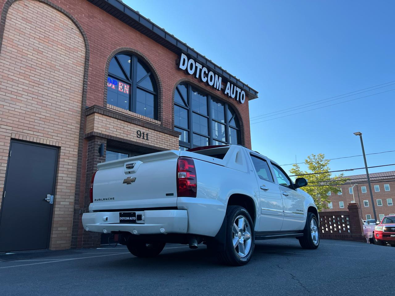 Chevrolet Avalanche LTZ 4WD 2011