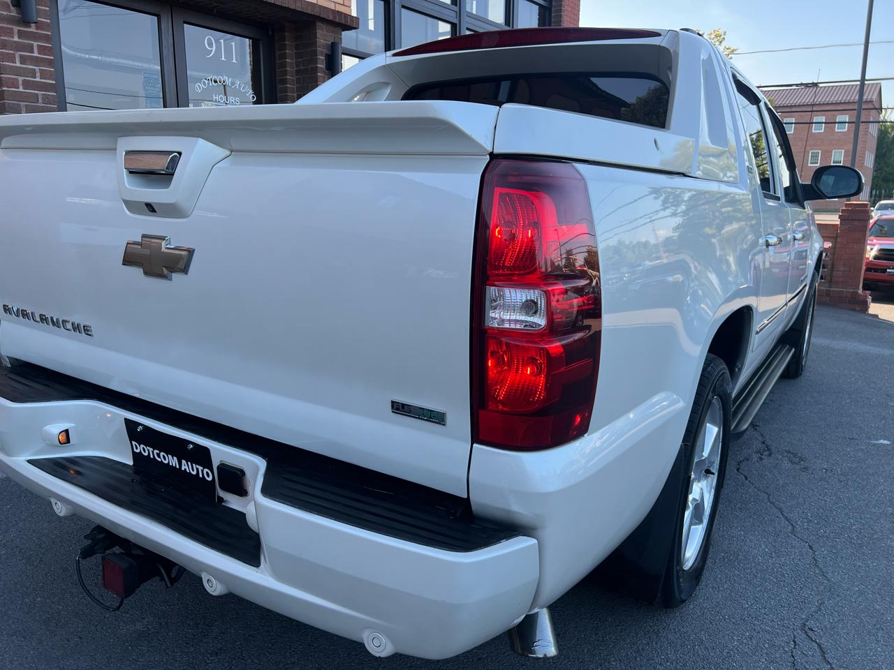 Chevrolet Avalanche LTZ 4WD 2011
