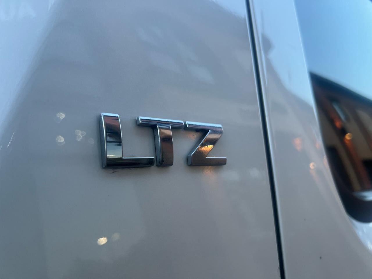 Chevrolet Avalanche LTZ 4WD 2011